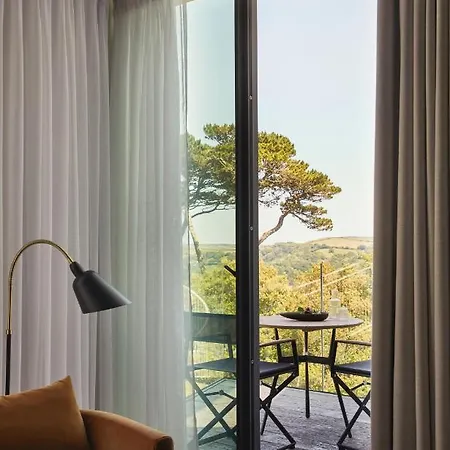 Hotel Hall 4*