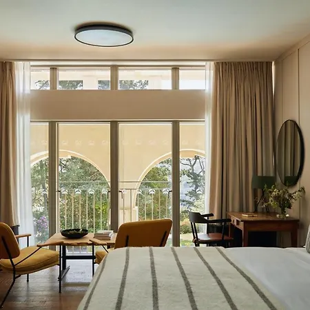 Hall Hotel 4*