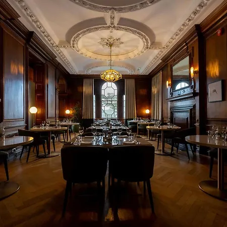 Hall Hotel 4*